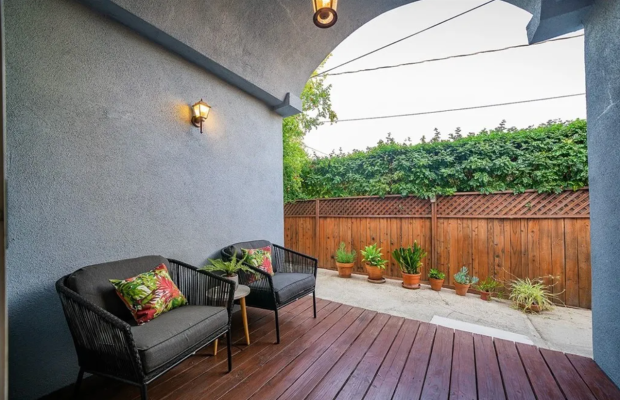 Board and Care in Van Nuys California 91406 at easeplacement.com - Ease Placement