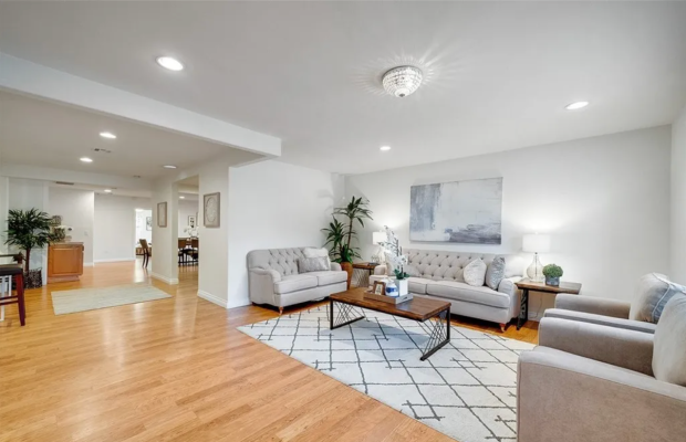 Board and Care in Van Nuys California 91406 at easeplacement.com - Ease Placement