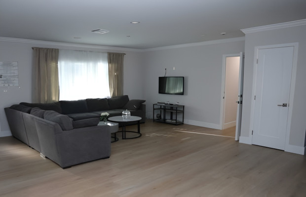 Board and Care in Van Nuys California 91406 at easeplacement.com - Ease Placement