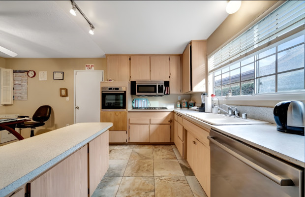 Board and Care in Canoga Park California 91304 at easeplacement.com - Ease Placement