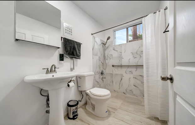 Board and Care in Canoga Park California 91304 at easeplacement.com - Ease Placement